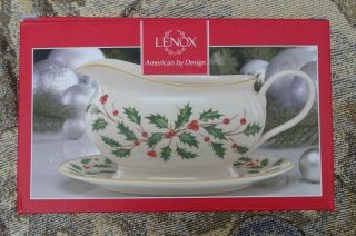 Lenox Holiday 16 Oz Gravy Sauce Boat With Dish Dimension Holly & Berry Design