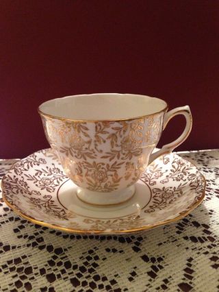 Vintage Royal Malvern Bone China England Tea Cup And Saucer Gold/white