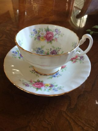 Vintage Aynsley Tea Cup And Saucer - Bone China - England - Elelgant