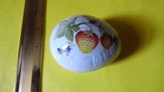 Vintage Hollohaza Pannonia Strawberry Pattern Porcelain Egg Trinket Box 2