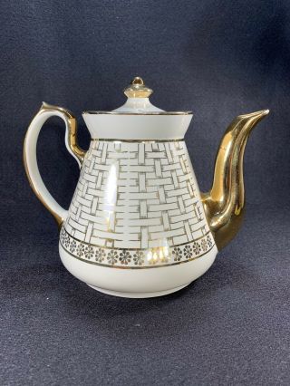 Hall China Philadelphia Teapot White W/ Gold Basket Weave 6 Cup Marked 0.  7.  8 Gl