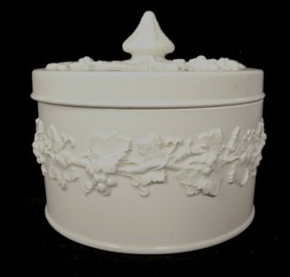 Wedgwood Embossed Queensware Cream Powder Dresser Box With Lid