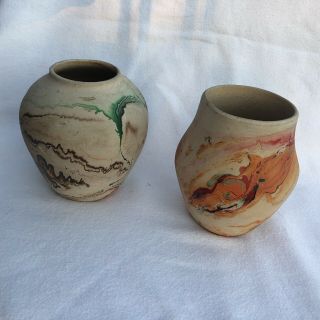 2 Vintage Nemadji Swirl Pottery 4 1/2” Vases 2