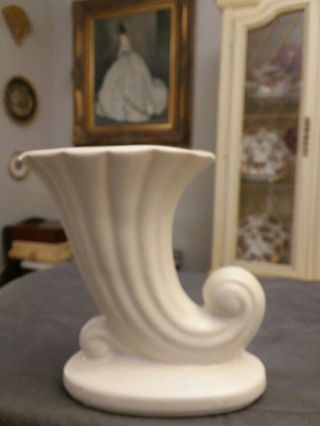 Cornucopia Vase Vintage Mccoy Pottery: Usa Stamp : Matte White Glaze