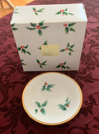 Box Of Four Mikasa Ribbon Holly Fruit Saucers - In Time For The Holidays