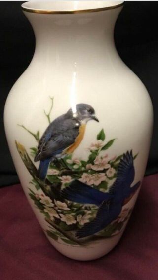 The Danbury Bluebird Roger Tory Peterson Porcelain Vase Serial Number 2429