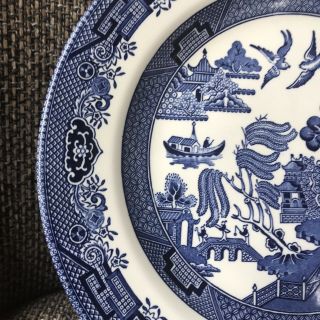 Blue Willow by Churchill Dinner Plate Georgian Shape Made in England 10 1/4 
