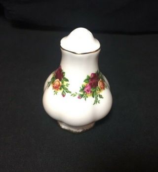 Royal Albert Old Country Roses Salt Pepper Shaker 5 Hole Made In England 3 1/8 