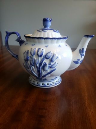 Handpainted Delftware Teapot with matching cup 2
