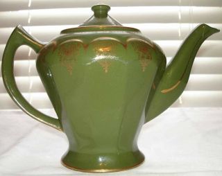 Vintage Hall Green With Gold Design 5 Cup 0221 Teapot With Lid