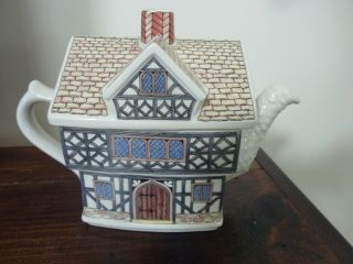 Sadler English Country Houses " Tudor " Teapot Staffordshire England 4437