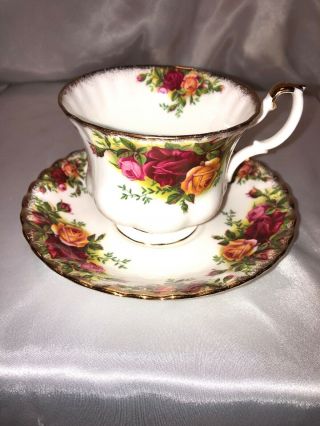 Vintage Royal Albert Old Country Roses Tea Cup & Saucer,