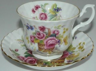 TEA CUP & SAUCER ROYAL ALBERT bone china - WICKER BASKET FULL OF FLOWERS 2