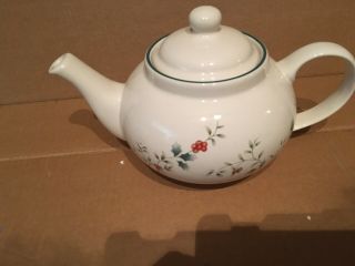 Pfaltzgraff Winterberry 4 - Cup Teapot
