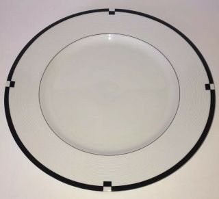Mikasa Midnight Round Serving Platter Chop Plate 12 1/4” Black & White