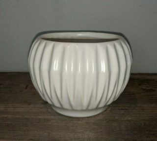 Vintage Ivory Cream Off - White Pleated Ribbed Round Usa Pottery Planter