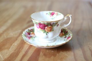Old Country Roses Royal Albert England Tea Cup Saucer