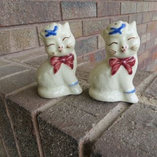 Shawnee Cat Two Salt & Pepper Shakers Puss N Boots Bow Hat