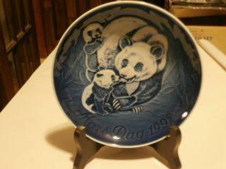B & G Bing Grondahl Copenhagen Mothers Day 1992 Panda And Baby Blue Plate 6 "