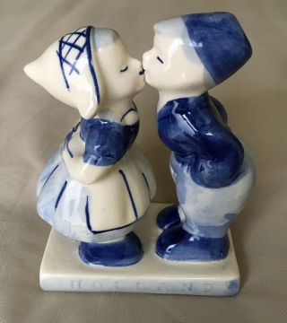 Holland Delft Hand Painted Blue Dutch Boy And Girl Kissing Porcelain Figurine