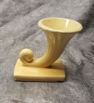 Vintage Usa Shawnee Pottery Small Yellow Cornucopia Horn Vase