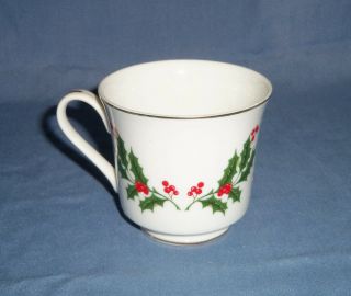 Vtg Japan Fine China Christmas Holly Berry Tea Coffee Cup White Gold Trim