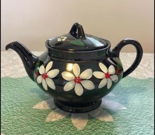 Vintage Royal Canadian Art Pottery Ceramic Teapot White Floral Daisy Design